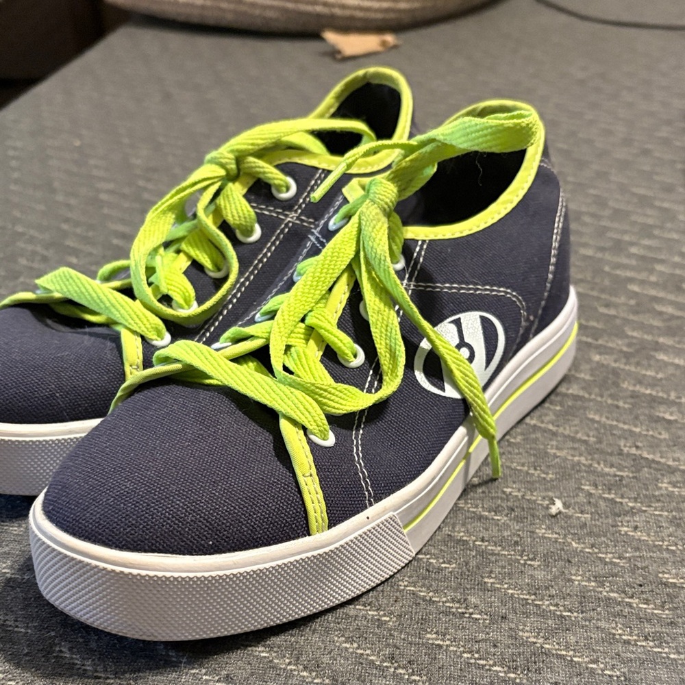 Heelys Black Sneakers with Neon Green Accents - Picture 3 of 4